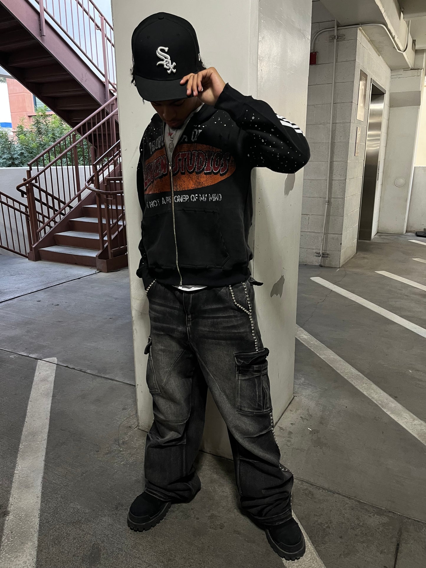 BLACK “i am not a prisoner of my mind” zip up