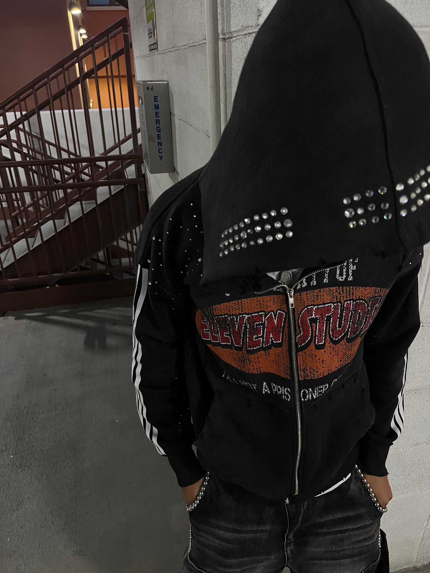 BLACK “i am not a prisoner of my mind” zip up