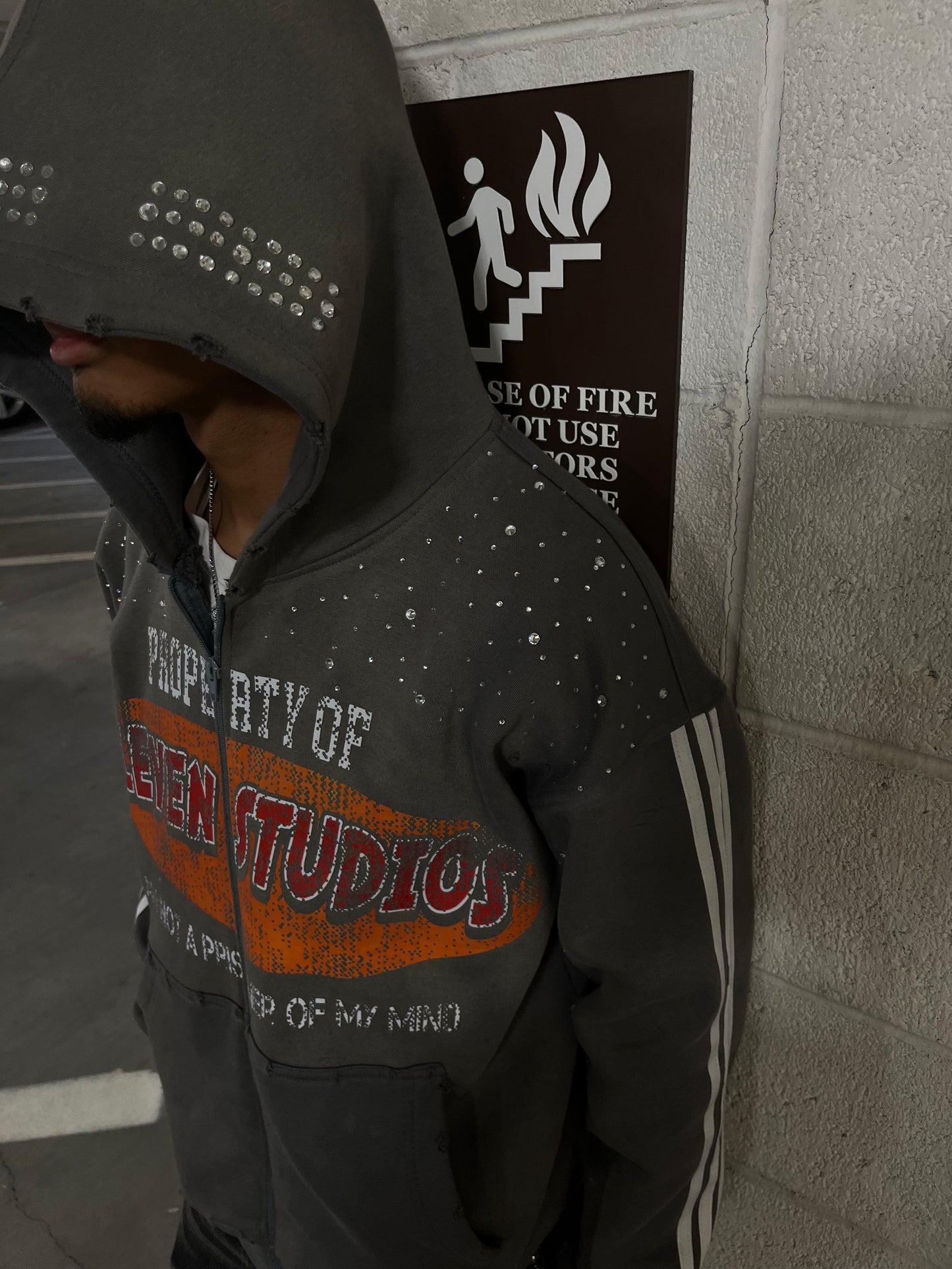 GREY “i am not a prisoner of my mind” ZIP UP