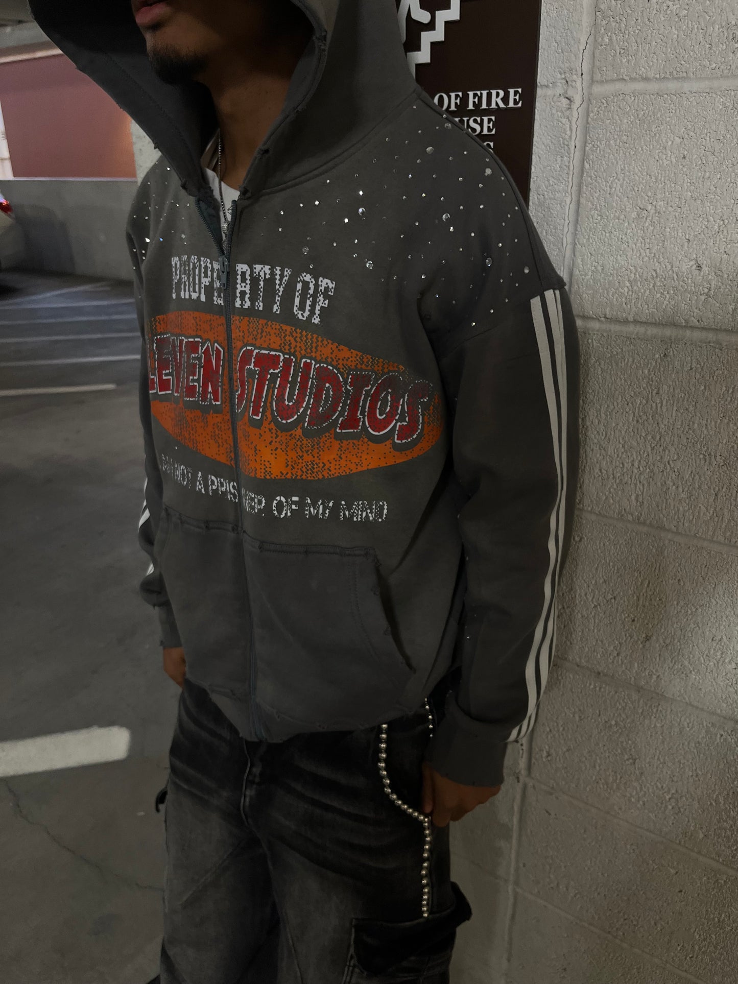 GREY “i am not a prisoner of my mind” ZIP UP