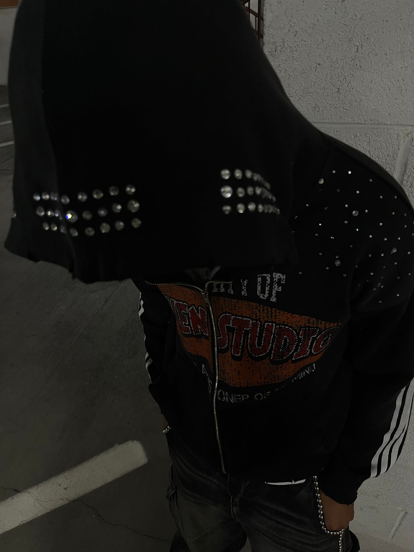 BLACK “i am not a prisoner of my mind” zip up